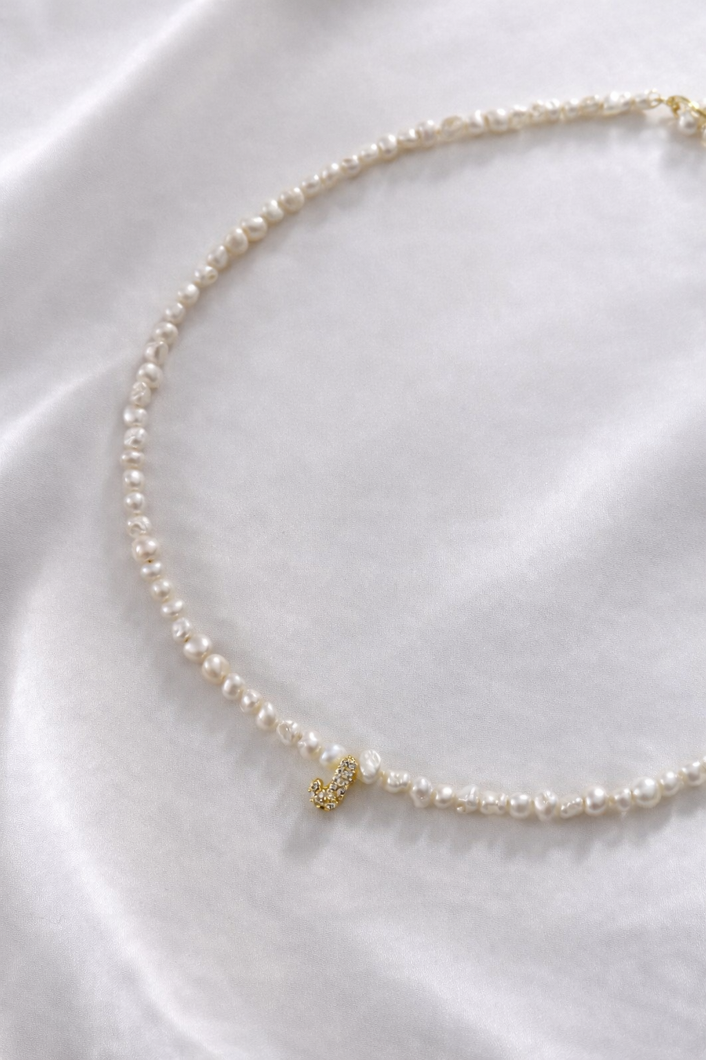 Classic pearls Necklase *J*